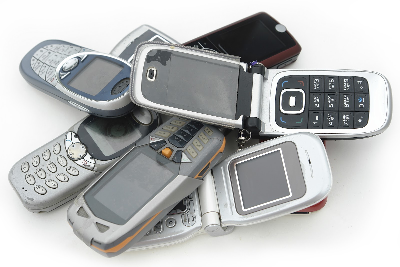 8 Iconic Cell Phone Designs From the Early 2000s