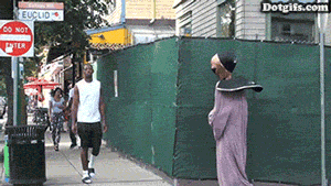 alien-chases-guy