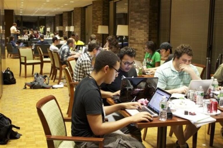 CEO Weekends: Are incubators really necessary for entrepreneurs?