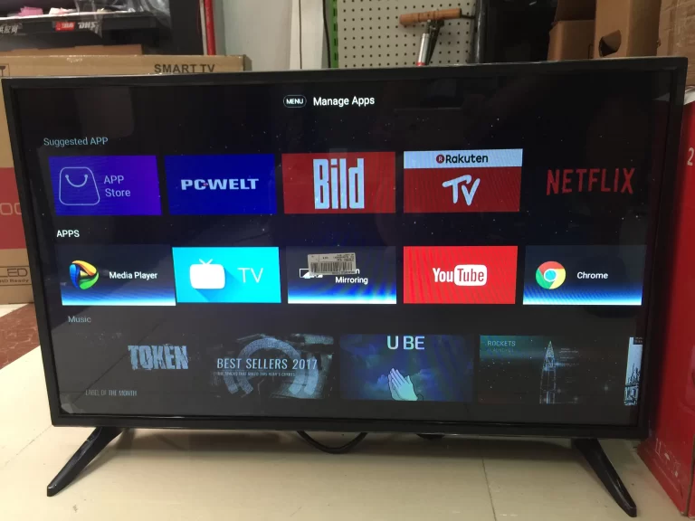 What are the essential features of a smart TV?