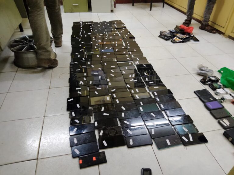 Hundreds Of stolen Mobile phones recovered in Nairobi CBD