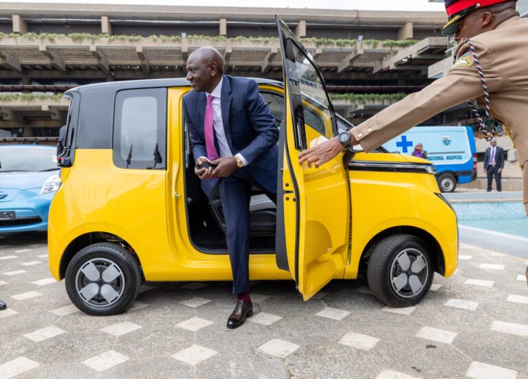 Kenya’s President Ruto drives himself from State House to KICC in electric car 