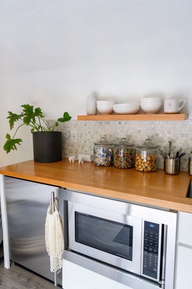Now that you know what to look for when buying a microwave, you should be able to choose the right one for your needs. Consider your budget, the size of your kitchen, and the features that are important to you when making your decision. And don't forget to read reviews before you buy to learn more about different microwave models and brands.