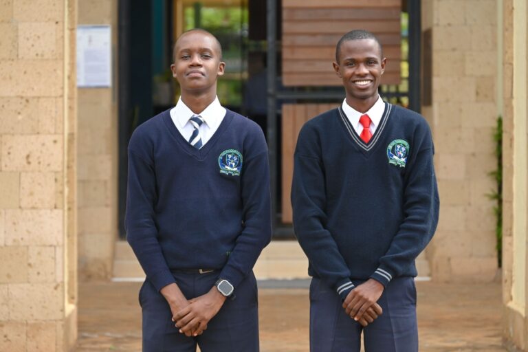 HewaSafi by two Kenyan Teenagers Wins $100,000 at African Regional Earth Prize Award